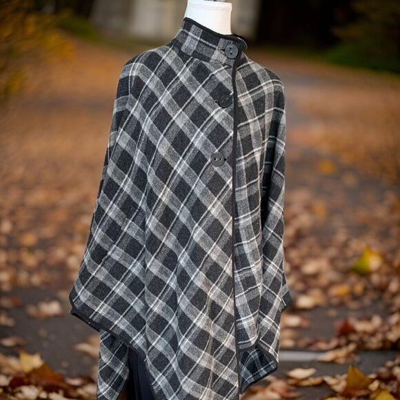 Love and Legend classic denim jacket, sz14, distressed look, acid wash, EUC - Picture 11 of 16